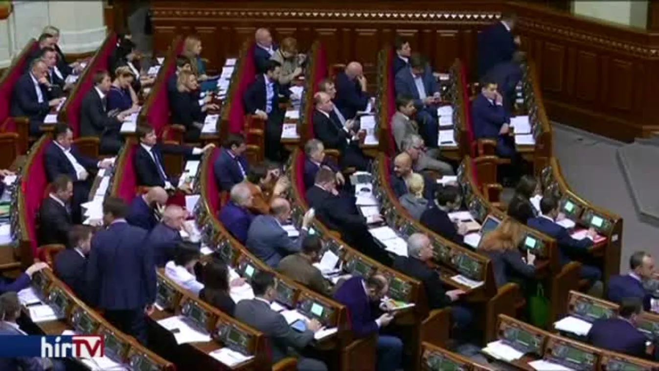 Verekedés az ukrán parlamentben a kormány hivatalba lépésének első évfordulóján