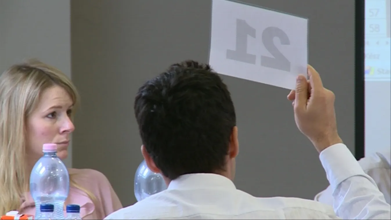 Dübörög az állami földlicit – Soroló