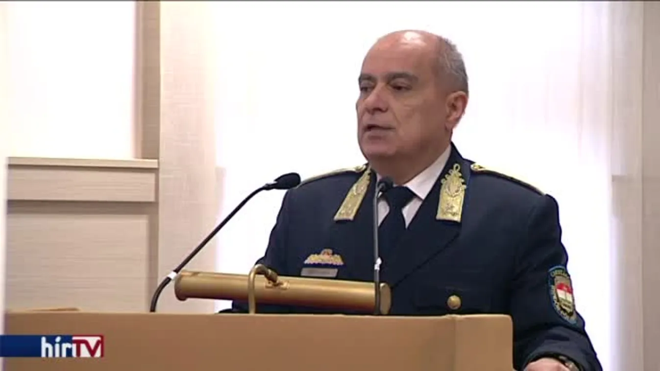 Hazatért a Szlovéniában szolgálatot teljesítő 52 magyar rendőr