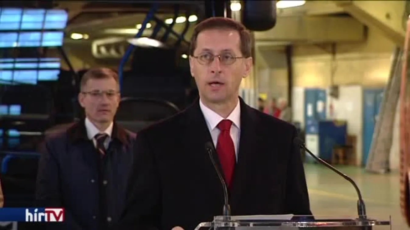 16 új midibusz áll forgalomba a Budai Várban