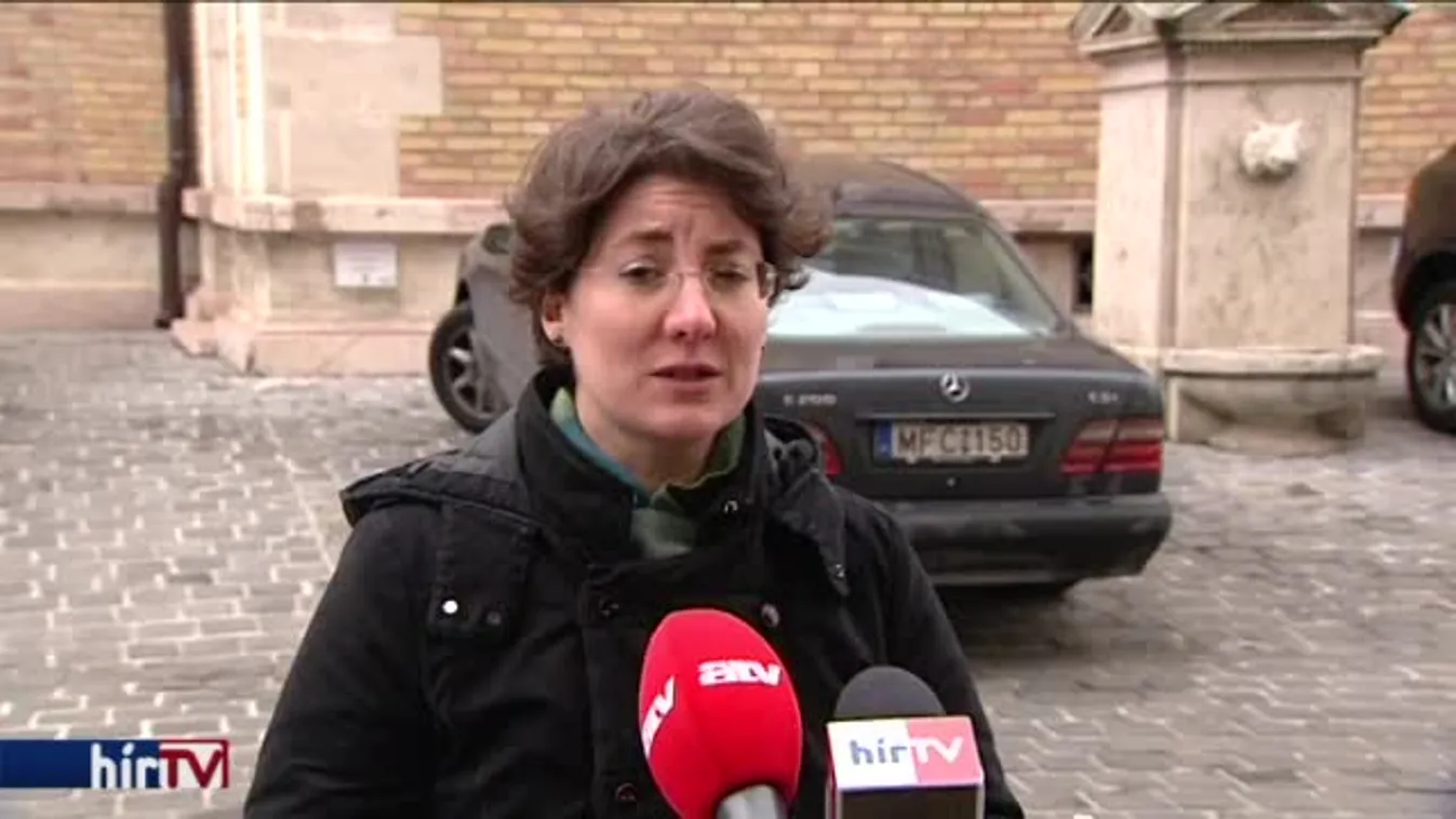 Együtt: neveletlen kamaszként viselkedik a kormány