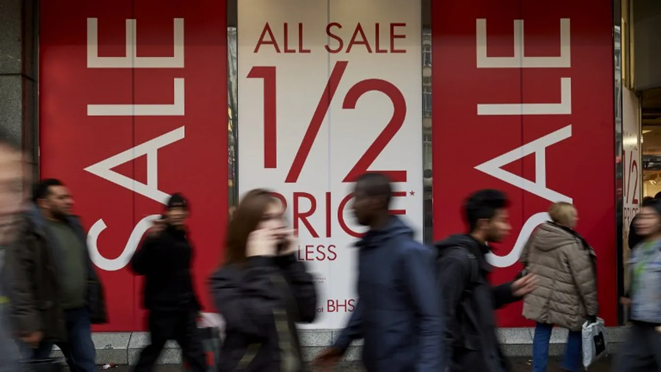 Óriási tömeg lepte el az Oxford Streetet