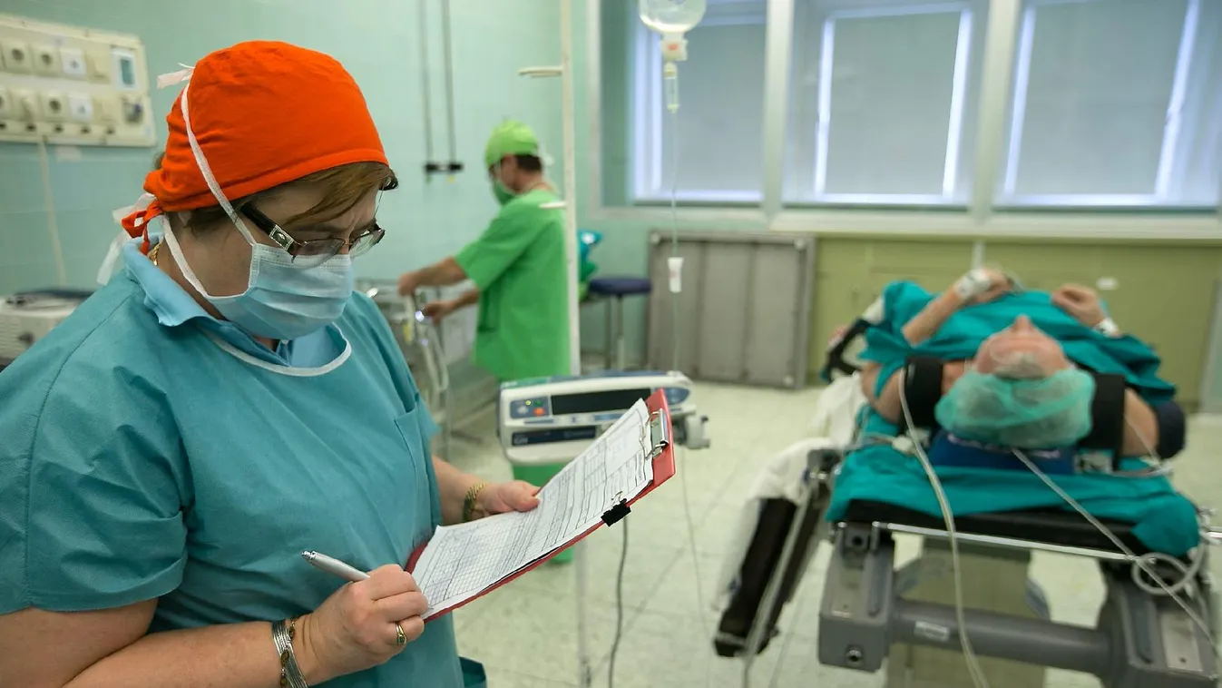 Tizenhat orvos lengette be felmondását