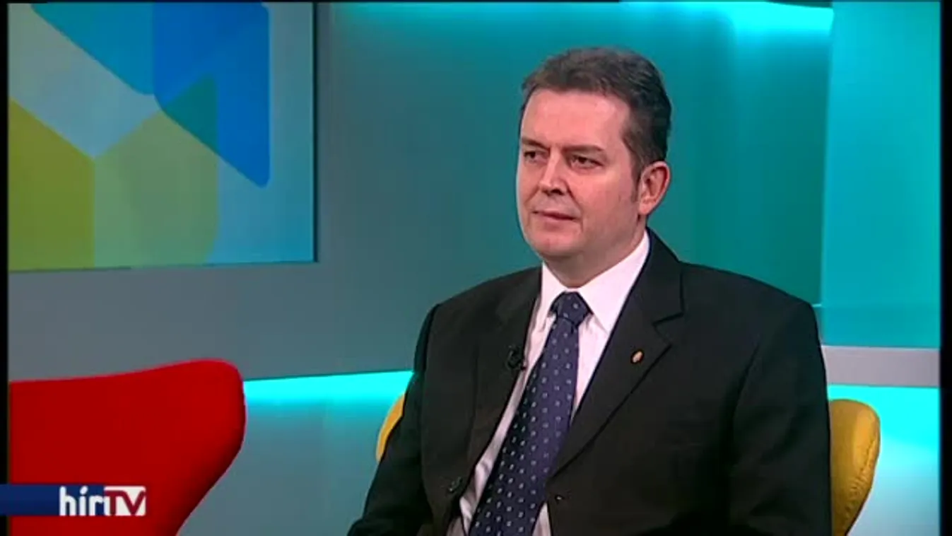 Reggeli járat – Felújították a Kossuth-mauzóleumot