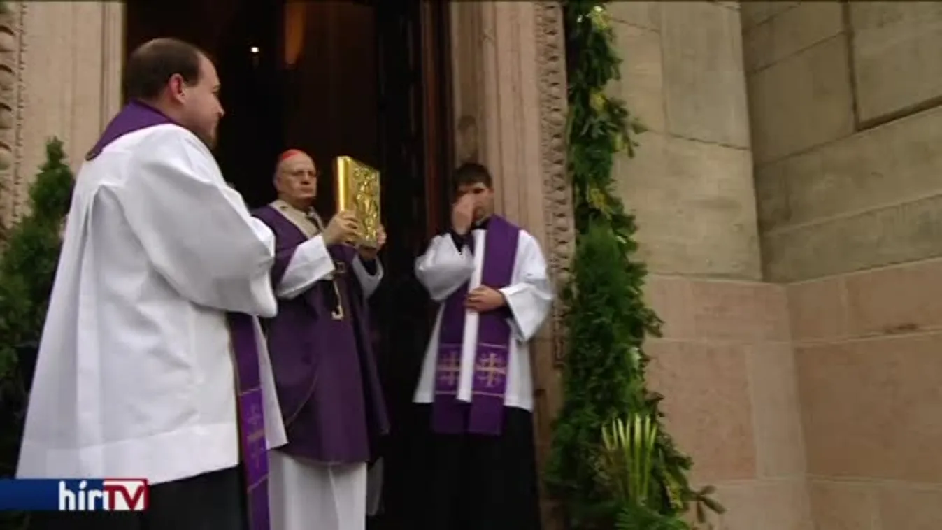 Erdő Péter megnyitotta a Szent István-bazilika szent kapuját a szentév kezdetén