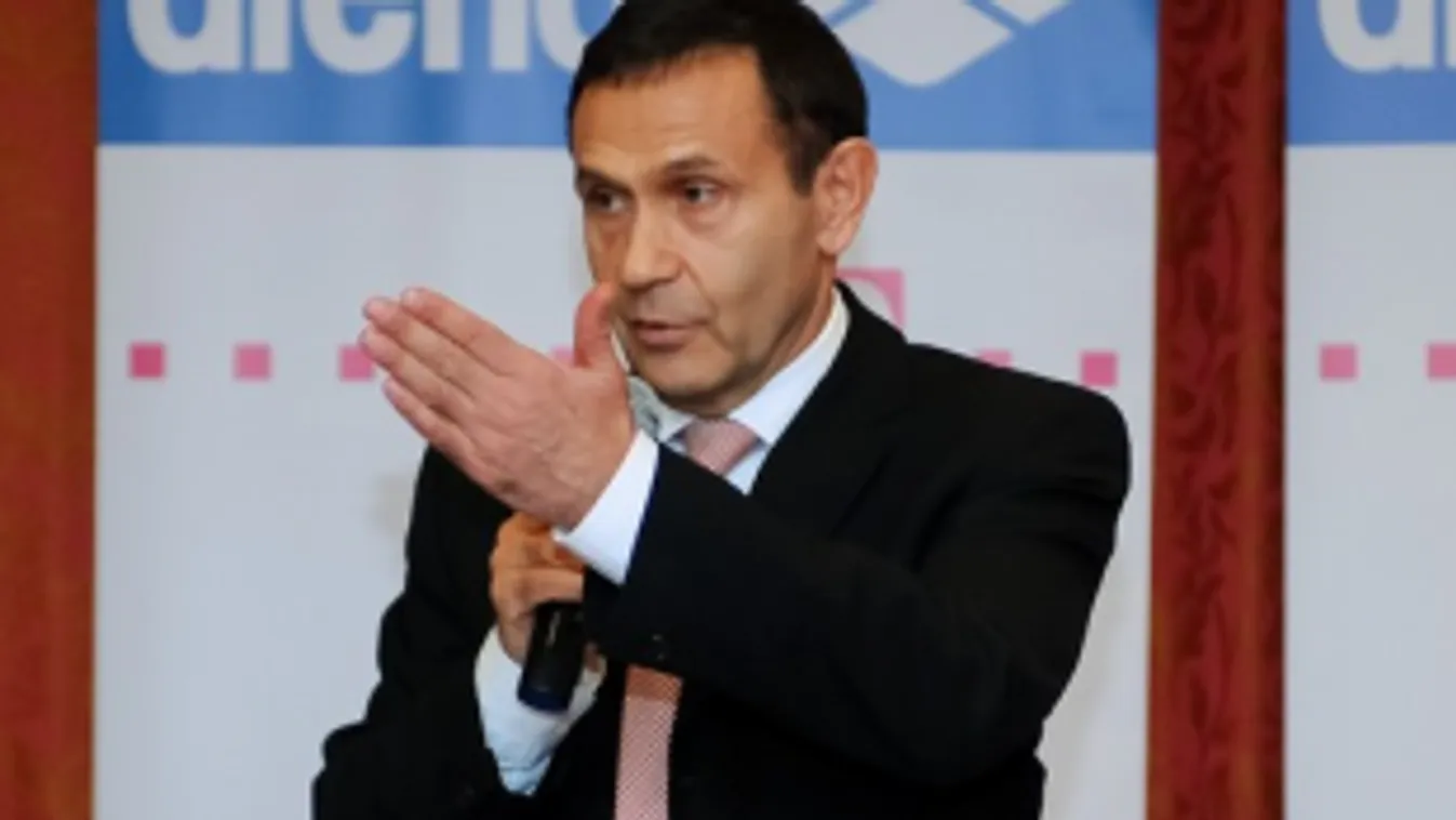 Milliókat kapnak karácsonyi ajándékként az úszók