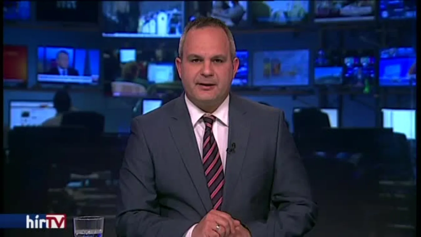 Rendőrök felügyelnek Mubarak megdöntésének évfordulóján