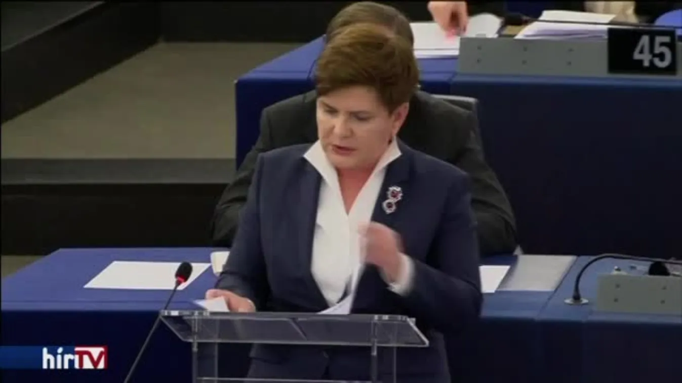 Magyarország élőben – Varsóban tüntetett és szónokolt Gulyás Balázs