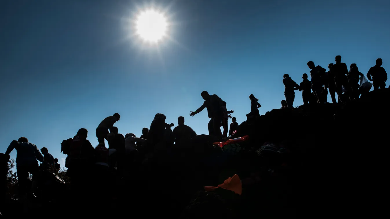 Ékszerekért és pénzért cserébe látnák el a menekülteket