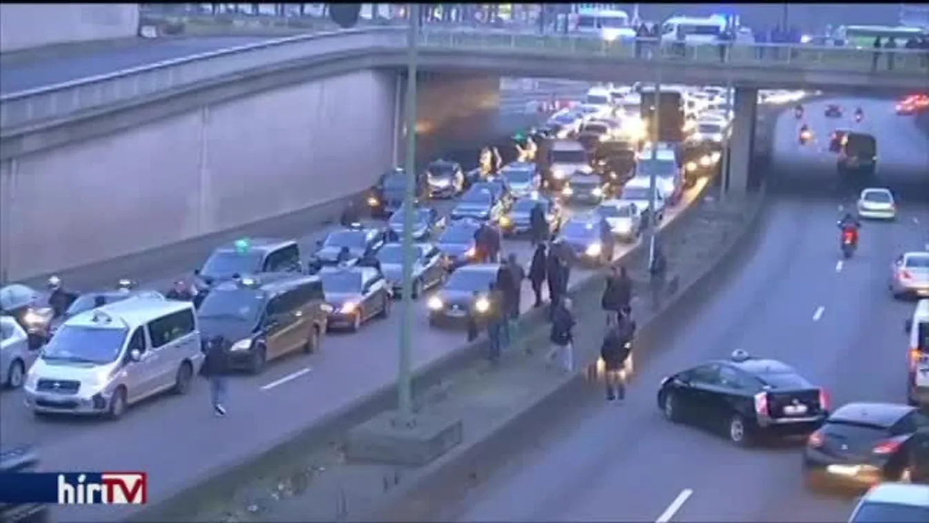 Az Uber ellen tüntettek a párizsi taxisok