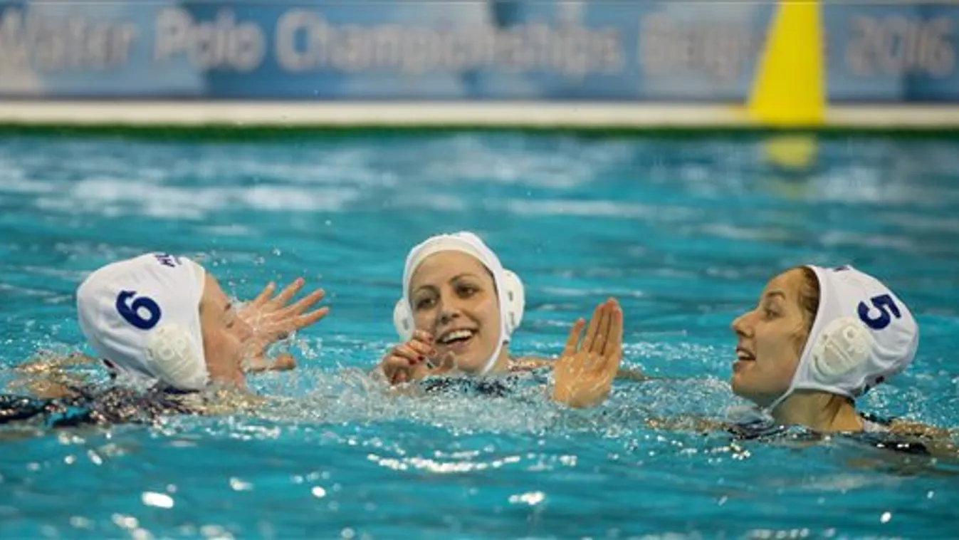 Elődöntősek a vízipólós lányok