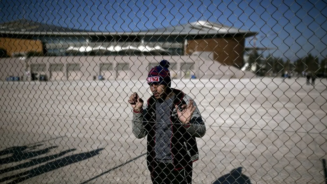 Macedónia lezárta határait a menekültek előtt