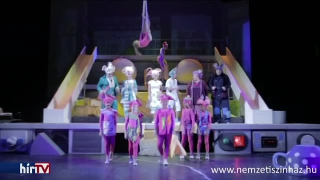 Reggeli járat – „Négyszögletű kerek erdő” – a Pinceszínházban