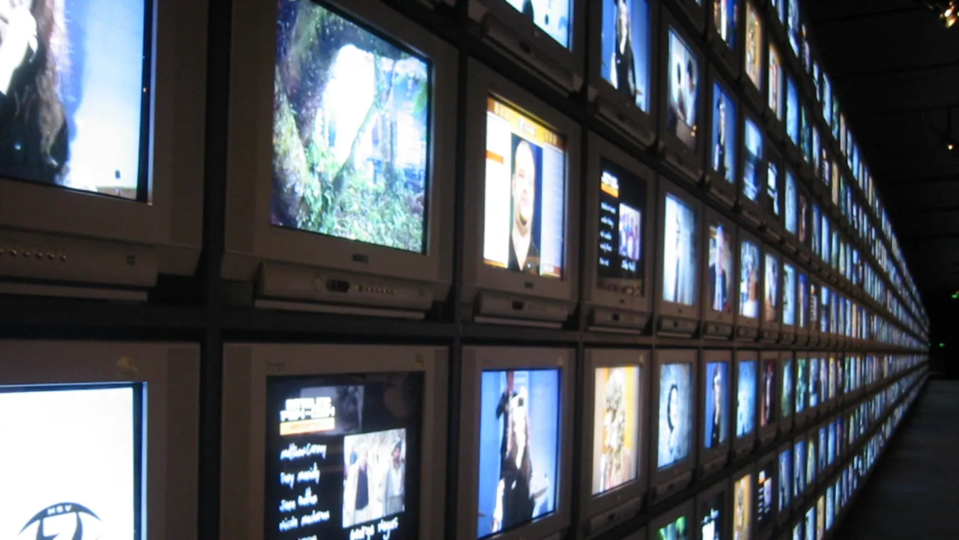 A módosított médiatörvény miatt mondtak le a köztévében