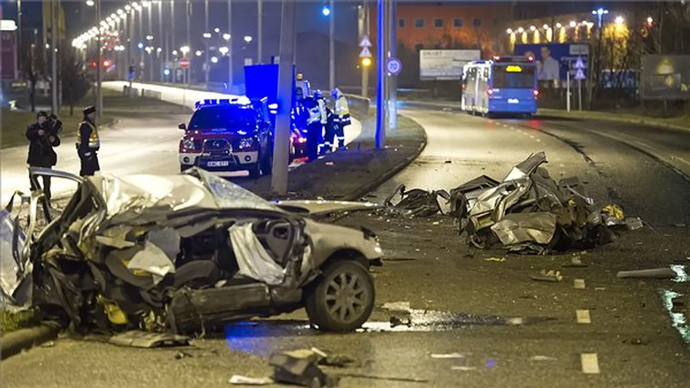 Kettészakadt egy autó Budapesten