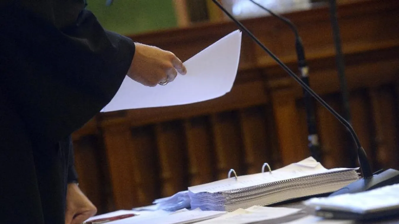 „Hála Istennek, sok péknek nem jut ilyen eszébe”