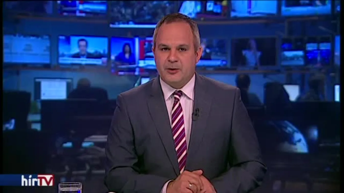 Embereket temetett maga alá a busz