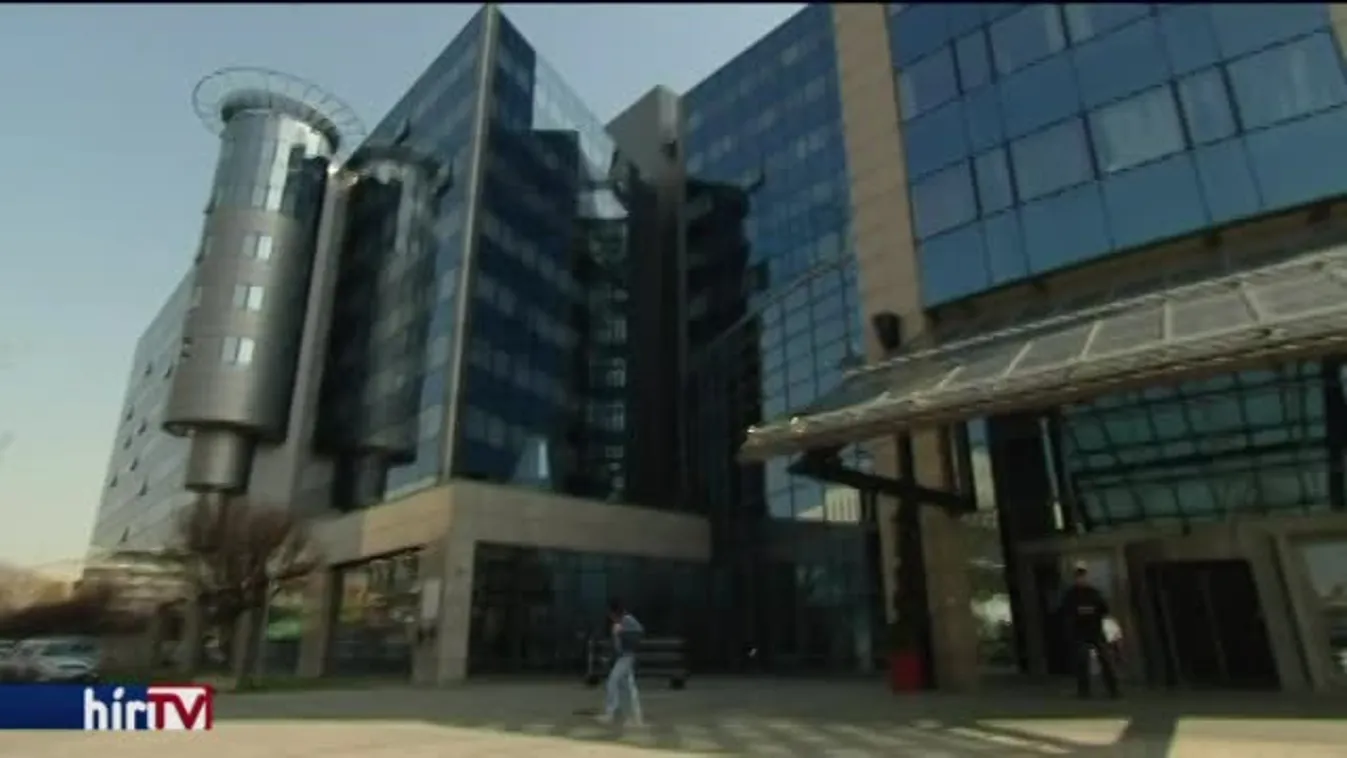 Terrorvészhelyzet: kivár a kormány