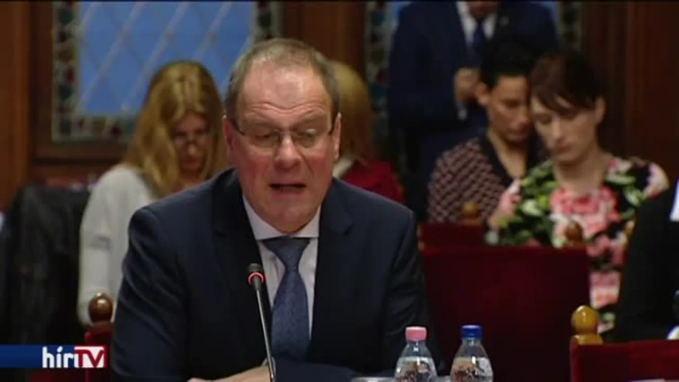 Navracsics: A kvótarendszernek annyi