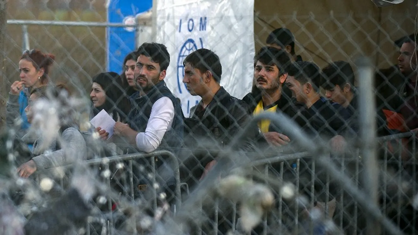 Szűrnek a macedónok, tolódnak a migránsok