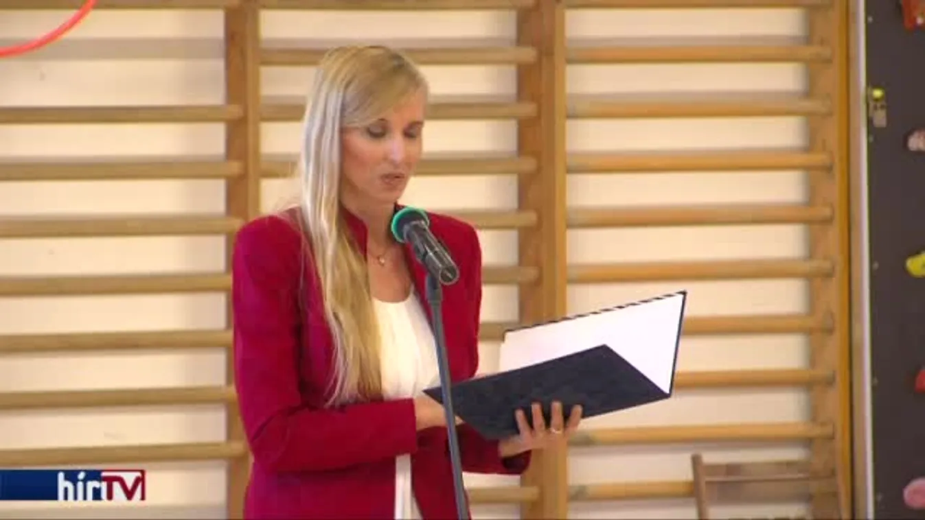 Felújított tornacsarnokot avattak Szászváron