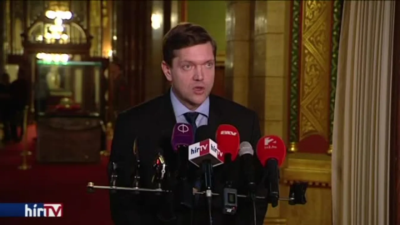 MSZP: a kormány személyre szabott törvényhozással titkosítaná a Magyar Posta szerződéseit