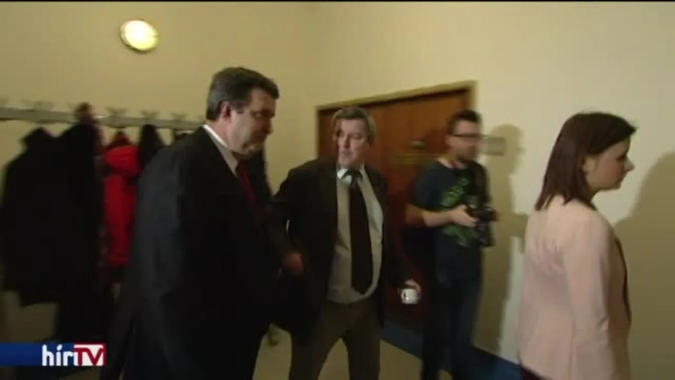 A kerekasztal kiszélesítését követelik