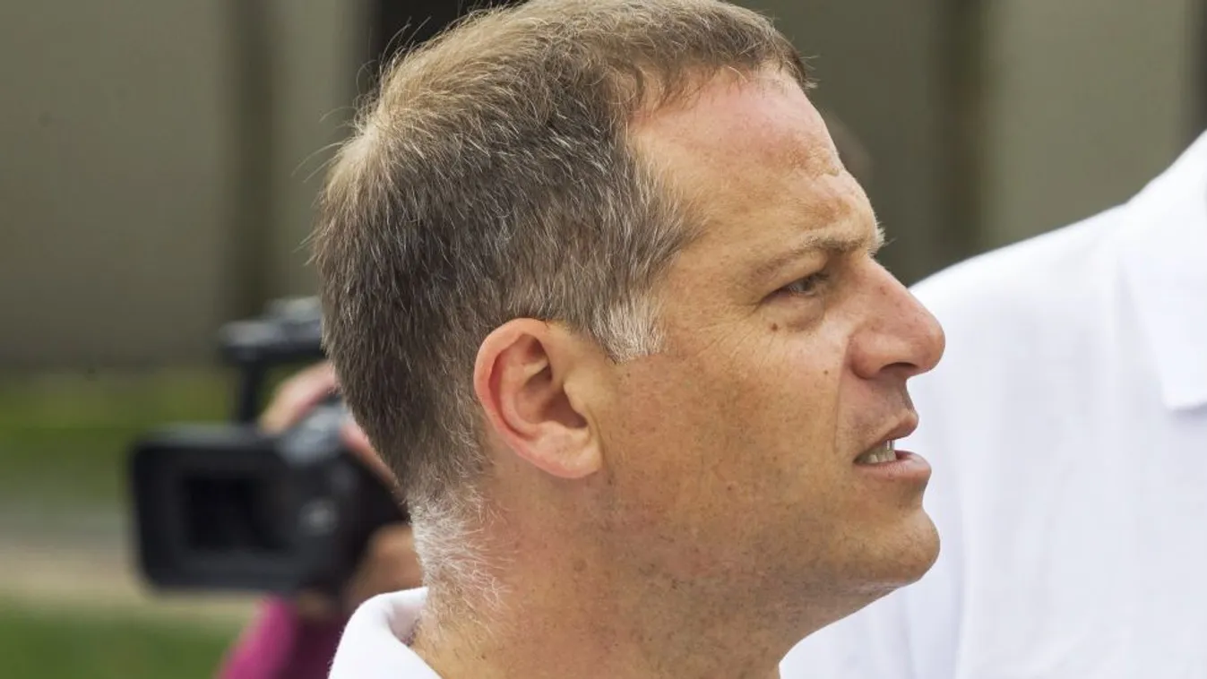 A kopaszokat futni hagyják – Reggeli járat