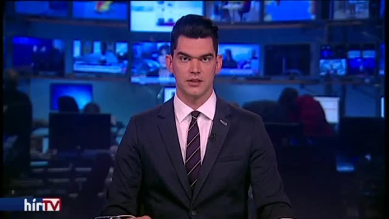 A kórházi folyosón éjszakázott betegszállítóra várva