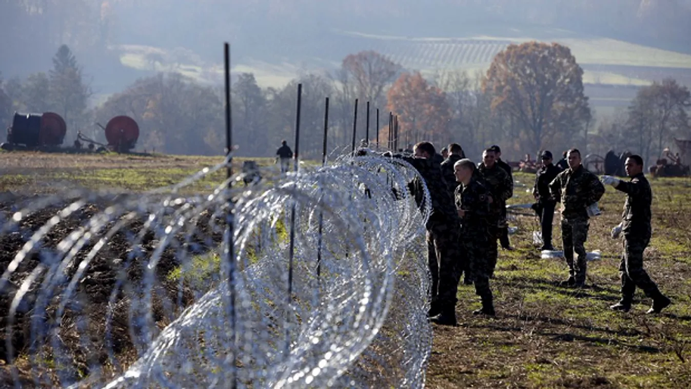 Rácskerítés váltja a szögesdrótot a határon