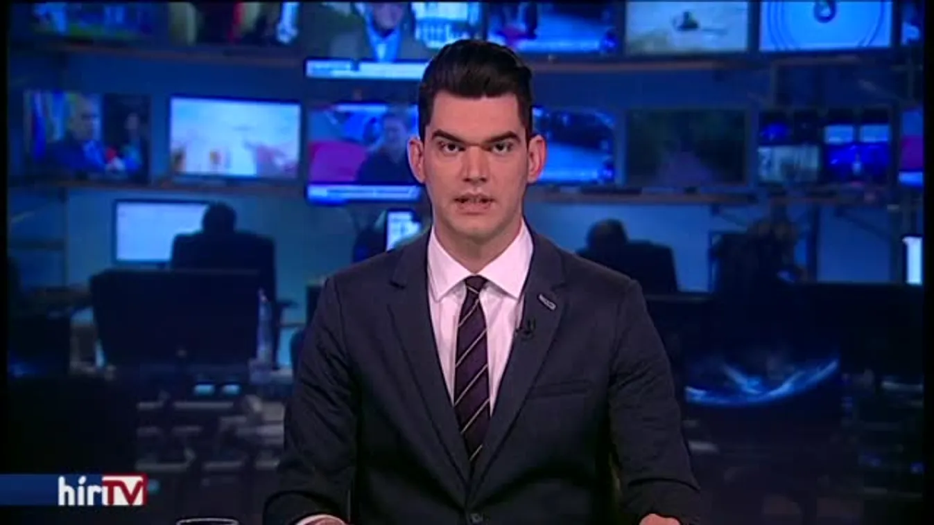 Nyakó kijött a Gyorskocsiból, két és fél órát volt bent