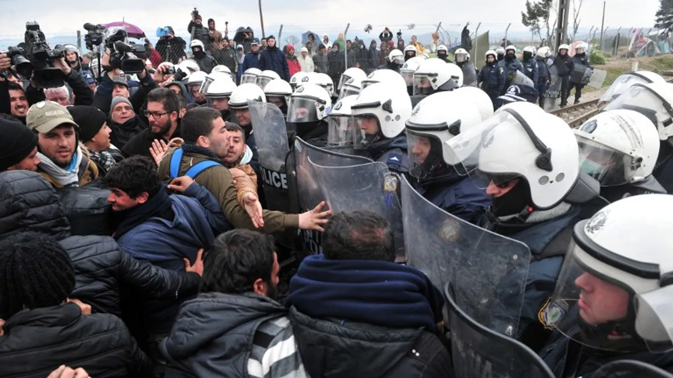 A határ áttörésére biztattak anarchisták