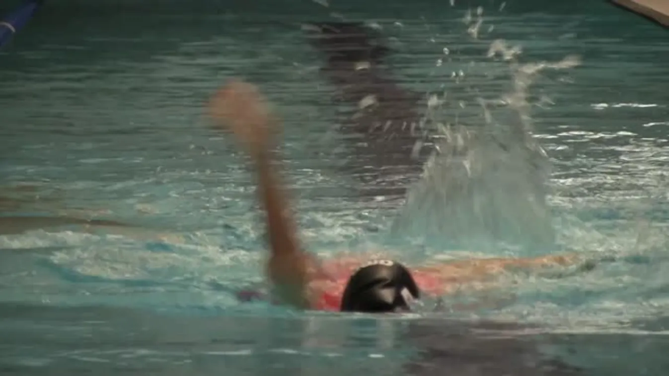 Adámi Zsanett - Paraúszó