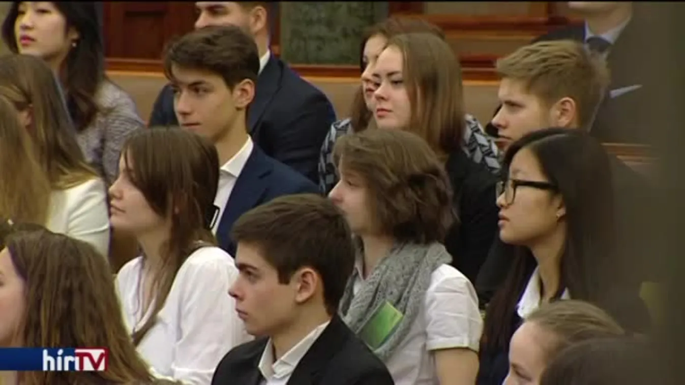 Colleen Bell szemében a jó újságíró leleplezi a gyűlölködőket