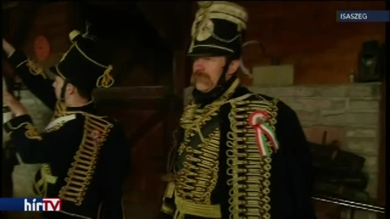 Reggeli járat – Lovas felvonulással ünnepelnek a hagyományőrző huszárok