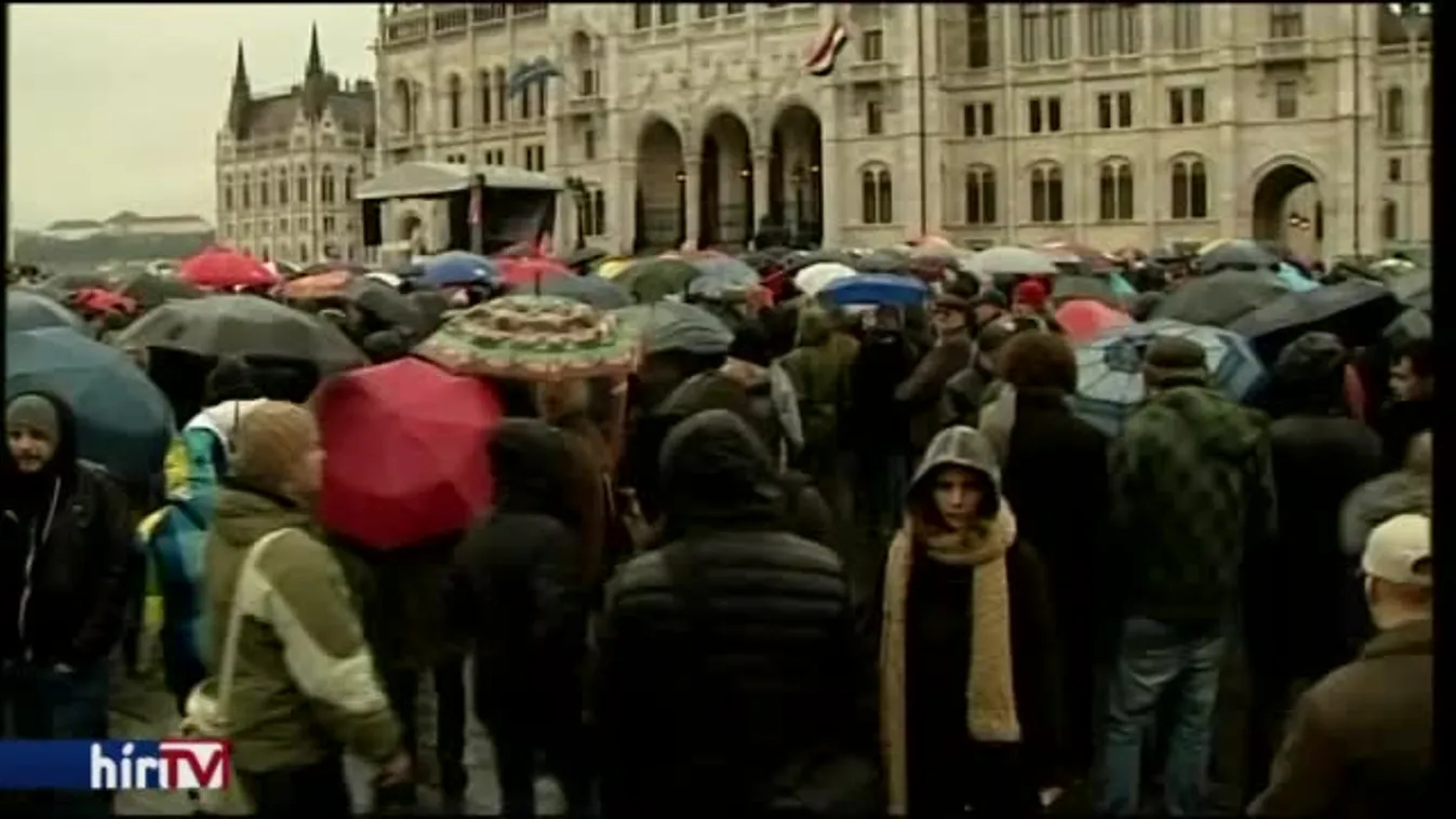 Megtelt a Kossuth tér, ultimátumot adtak a kormánynak