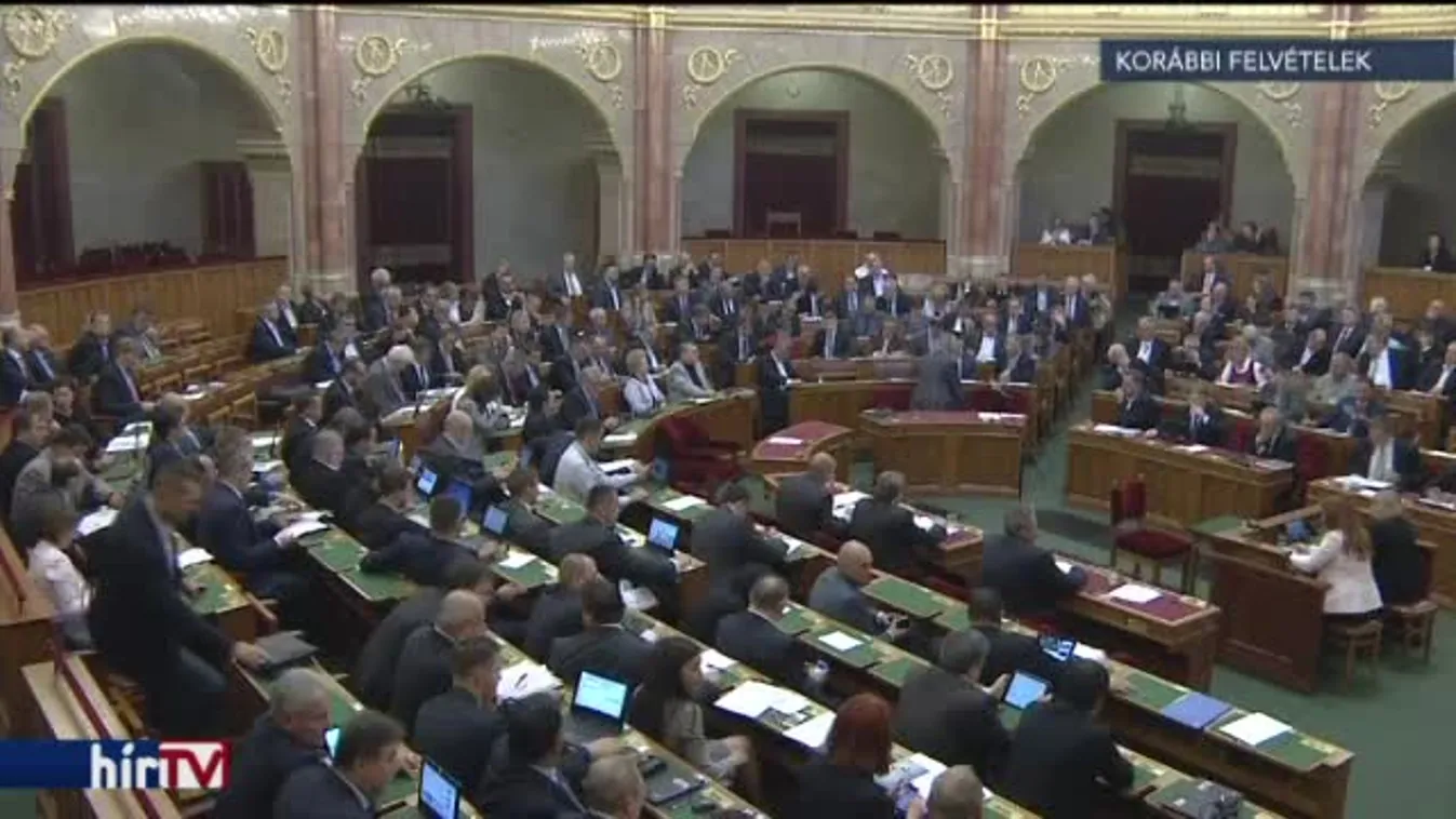 Megemlékezéssel indul a parlament