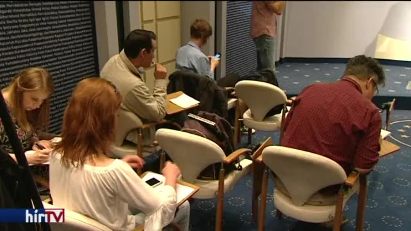 Deutsch: 13-15 milliárd marad az emberek zsebében