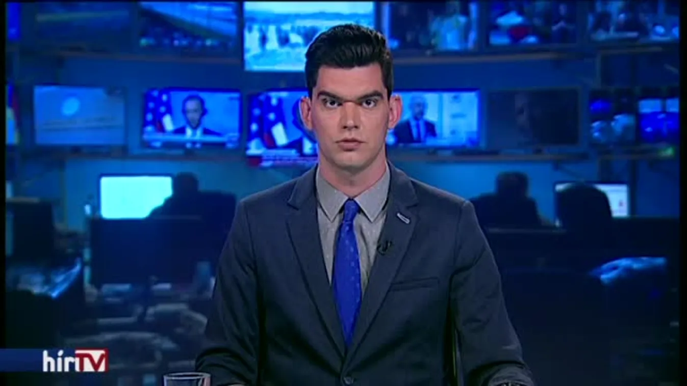 Teljesen kiégett egy turistabusz