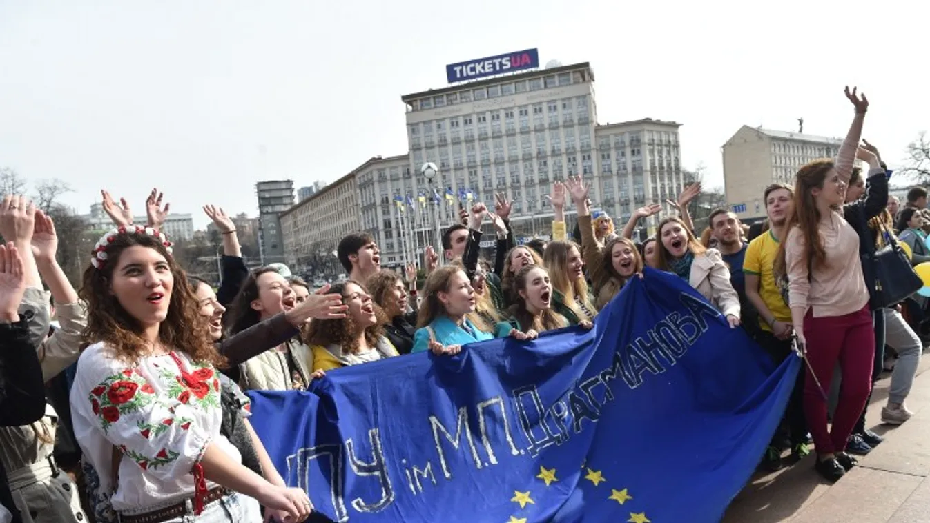 Hollandia kezében az ukránok sorsa