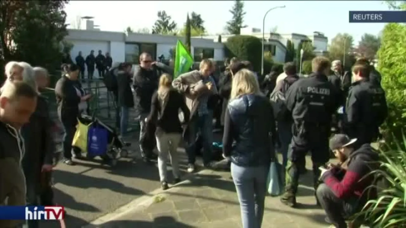 Orbán Viktor ellen és mellett is tüntettek