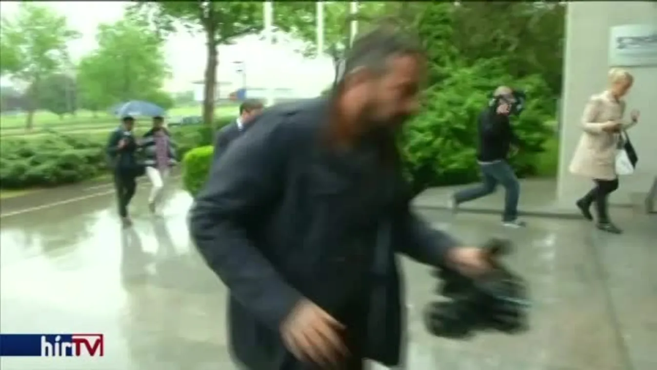 A hatalmon lévő jobbközép párt győzelemét jósolják