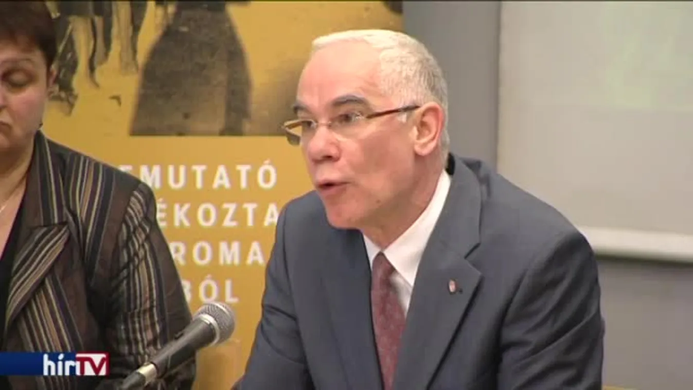 A roma holokausztra emlékeztek a Terror Háza Múzeumban