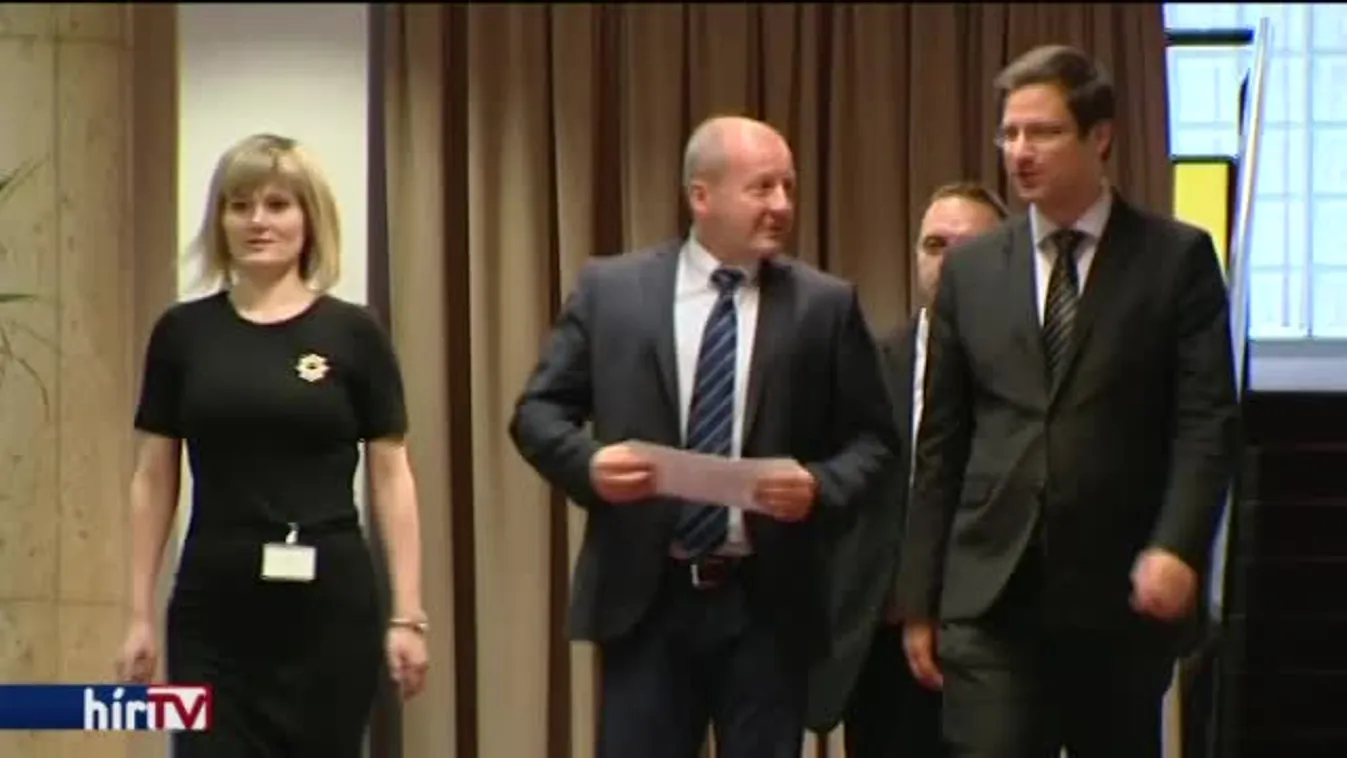 Simicskó: A vita a különleges jogrend bevezetéséről szól