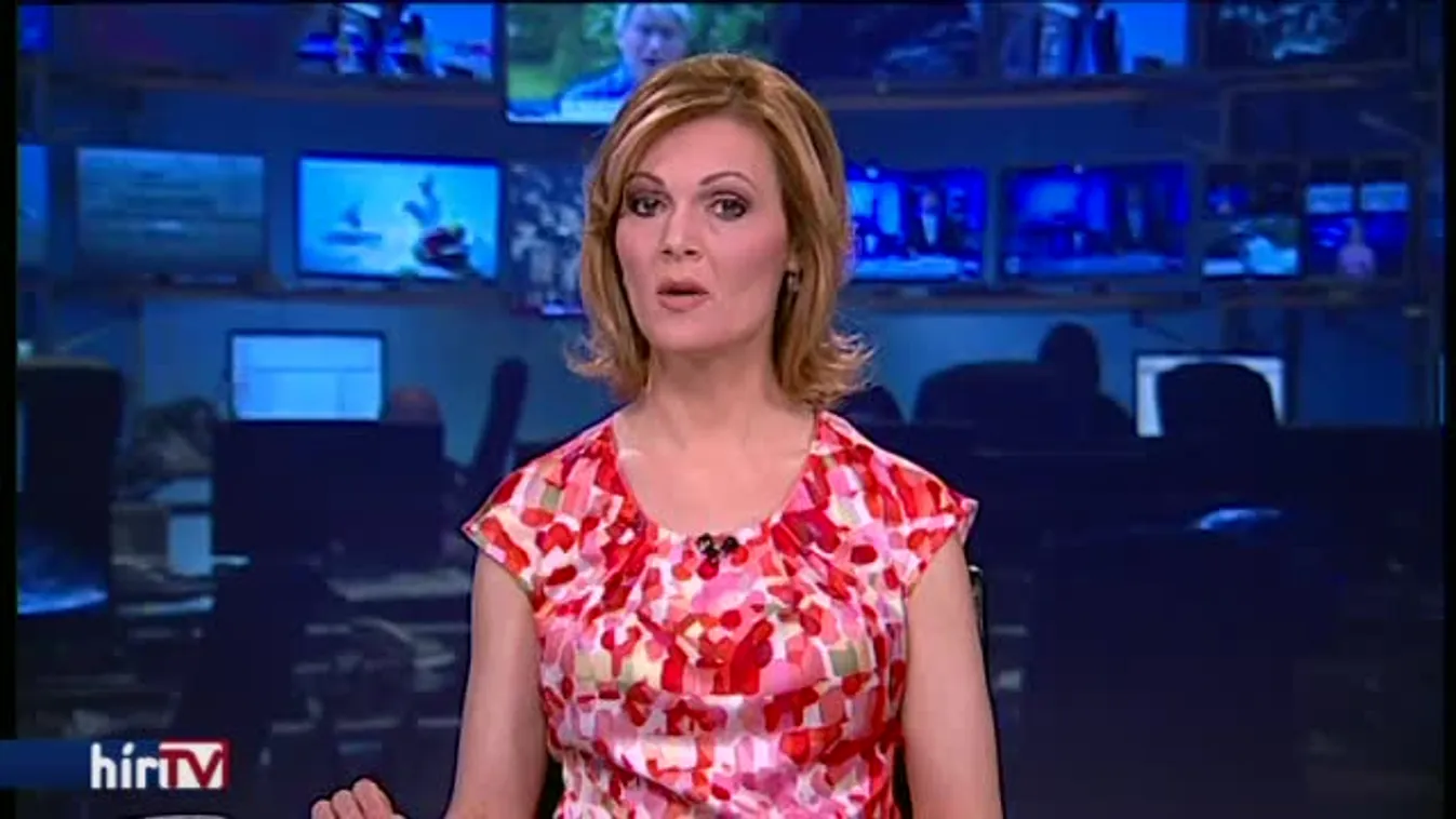 Belefuródott az autóba a lezuhant kisgép