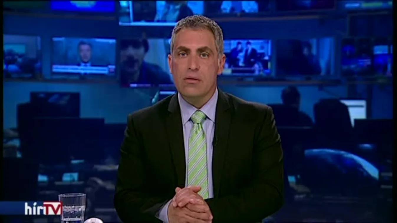 Elbukhatja az elnökjelöltséget a republikánusok botrányhőse