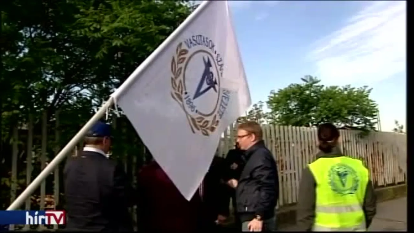 Délben 5 percre leállnak