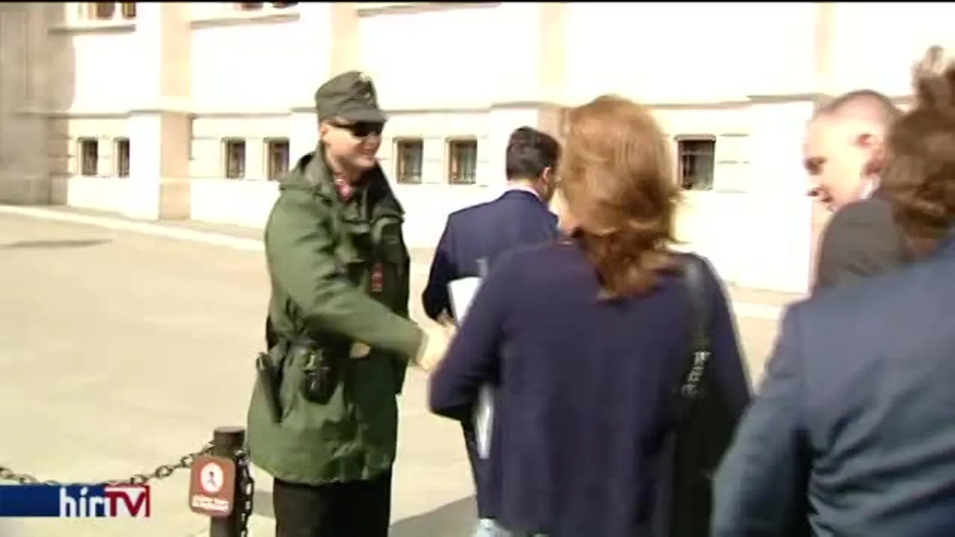 A korrupció ötven árnyalata – össztűz Orbánra