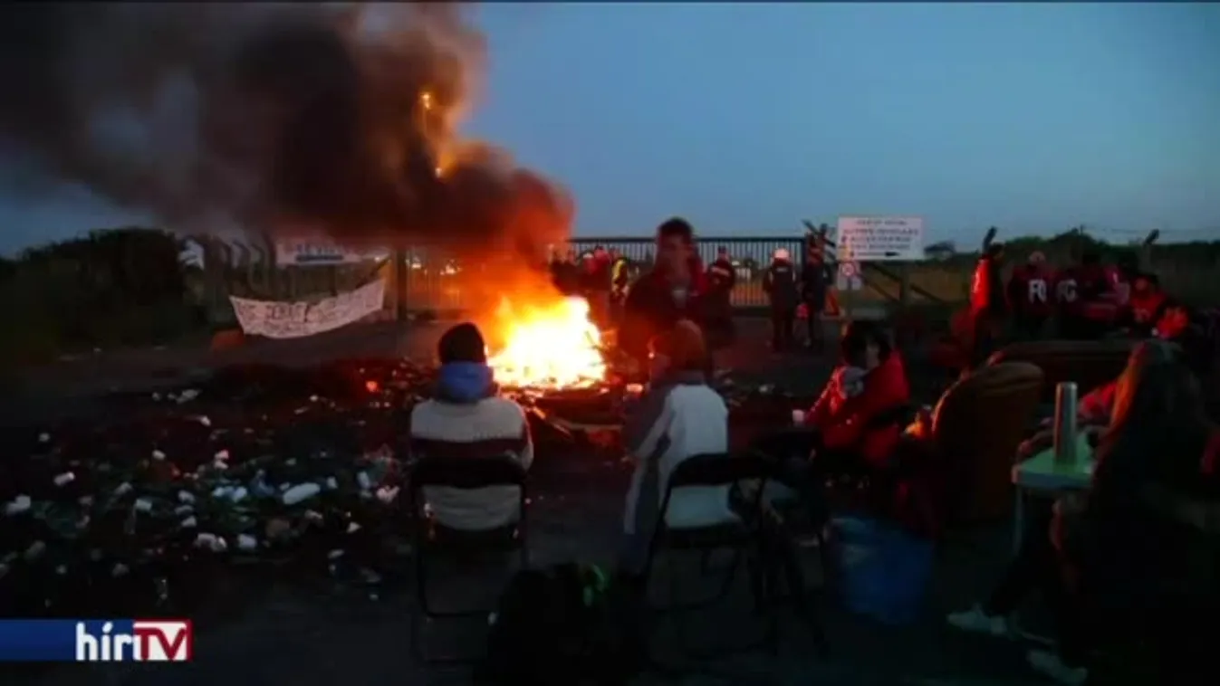 A francia kormány nem enged, inkább a tartalékokhoz nyúl