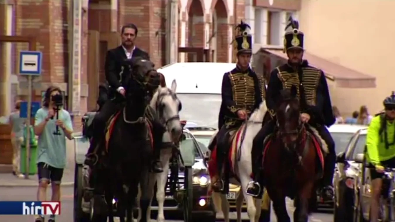 Hintóval vitték a minisztériumba a petíciót